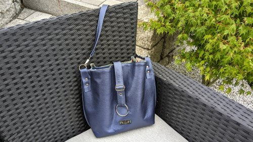 Hinterland Handbag, Hinterland Handtasche, Blau Metallic, Lavender and Twine Schnittmuster