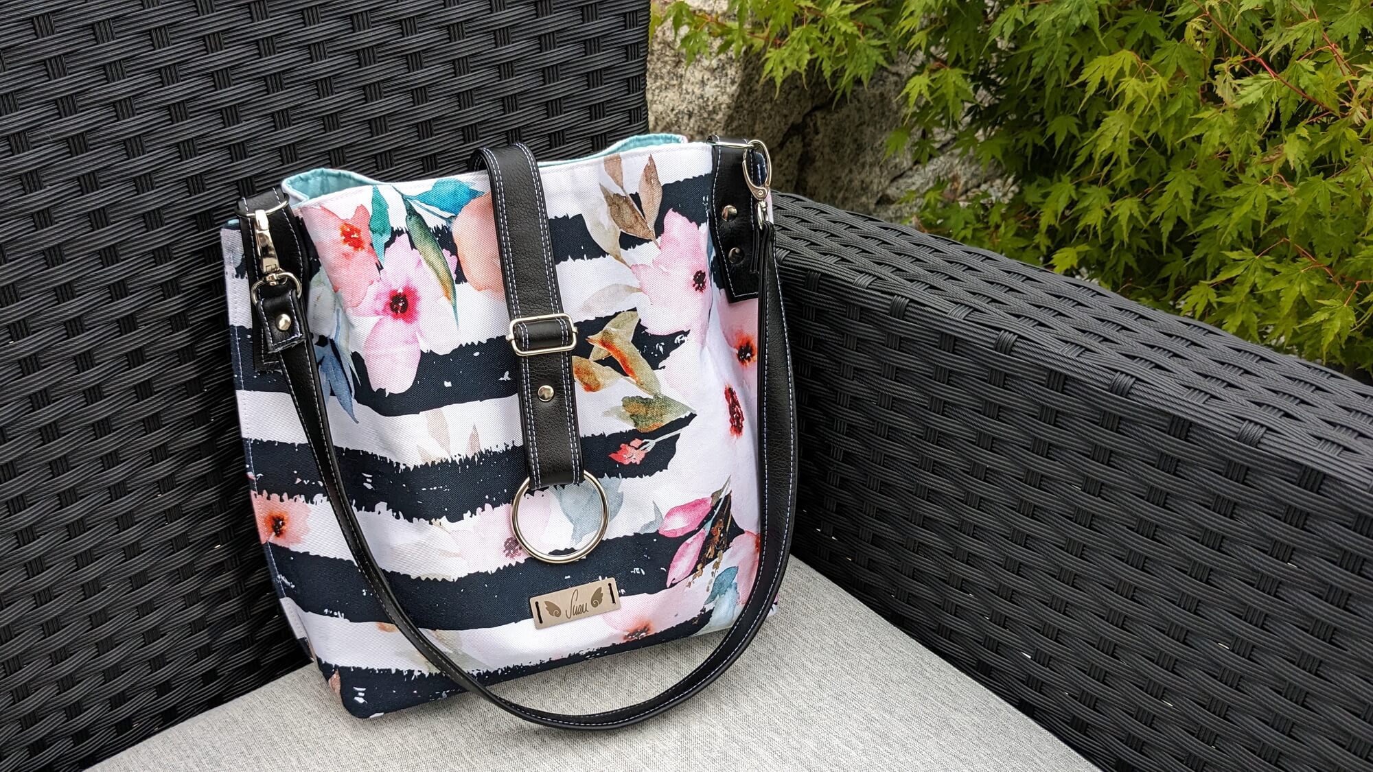 Hinterland Handbag, Hinterland Handtasche, Flower and Stripes, Canvas Sommerblume, Lavender and Twine Schnittmuster